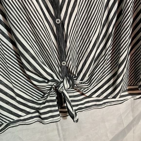 Max Studio Gray/White Striped Top, Size 2X, NWT, MAKE AN OFFER!!! - Picture 4 of 8